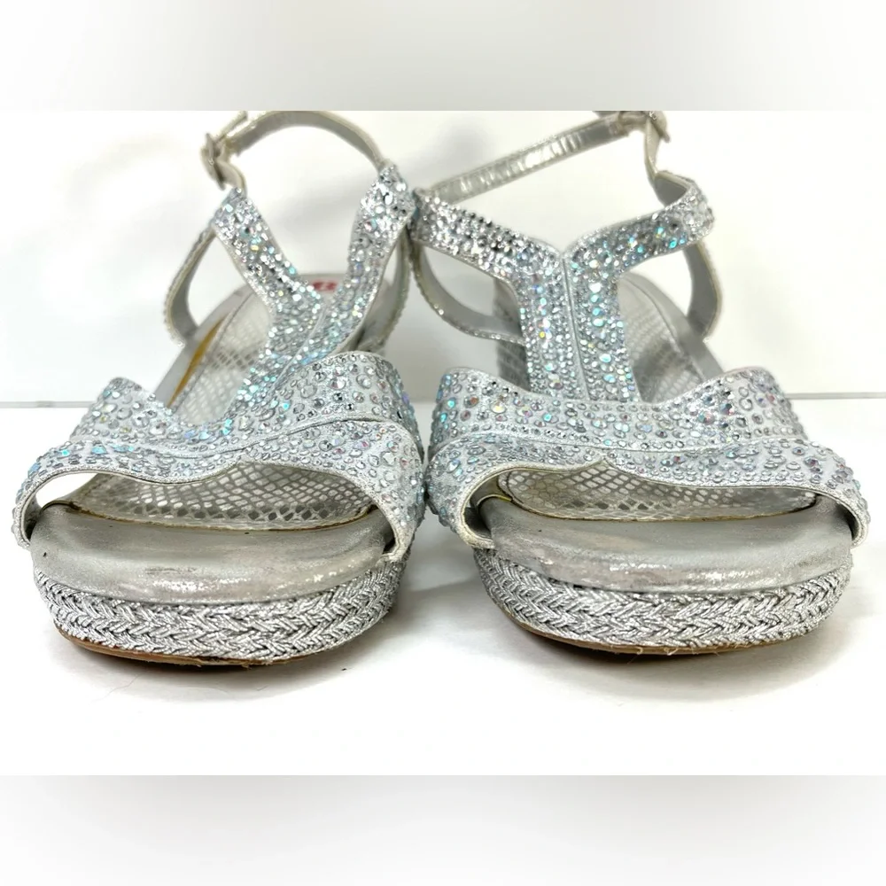 Gianni Bini‎ GB Girls Silver Jeweled Sandals Size 4M